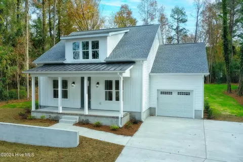 112 Bayside Dr, Sneads Ferry, NC 28460