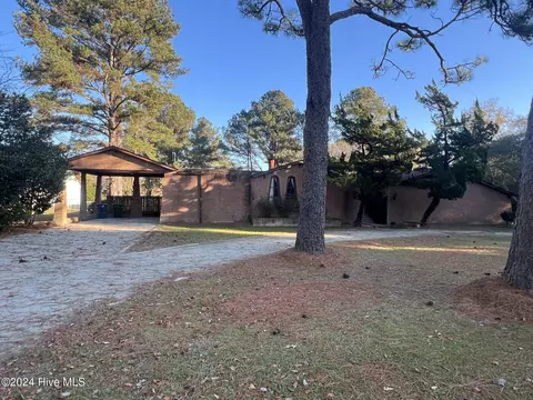 106 Lake Dr, Washington, NC 27889