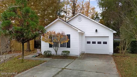 932 Dickinson Ct, New Bern, NC 28562