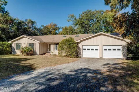 110 Drake Rd, Hampstead, NC 28443