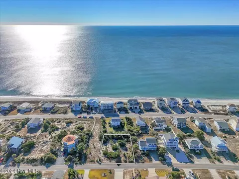 6601 Kings Lynn Dr, Oak Island, NC 28465