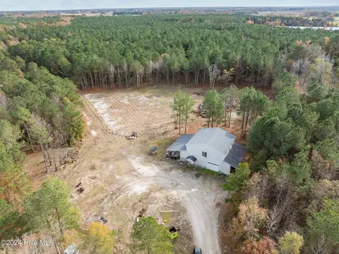 5499 White Line Rd, Ayden, NC 28513
