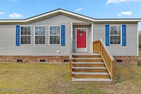 151 Leslie Ln, Swansboro, NC 28584