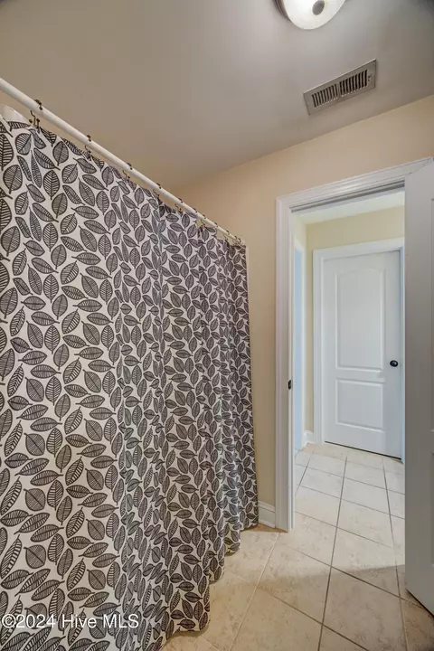 Bath - 270 Hydrangea Ln, Hampstead, NC 28443 photo 6 of 8