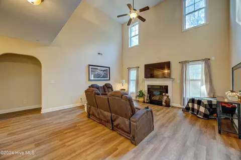 Entry Way - 270 Hydrangea Ln, Hampstead, NC 28443 photo 5 of 9
