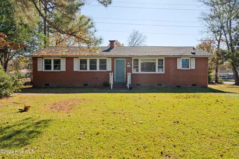 700 Forest Grove Ave, Jacksonville, NC 28540
