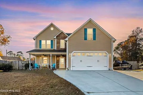 304 Tucksey Ct S, Hubert, NC 28539