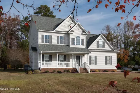 2535 Plumosa Dr, Grimesland, NC 27837
