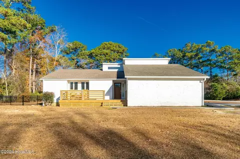 3600 Meadow Dr, Morehead City, NC 28557