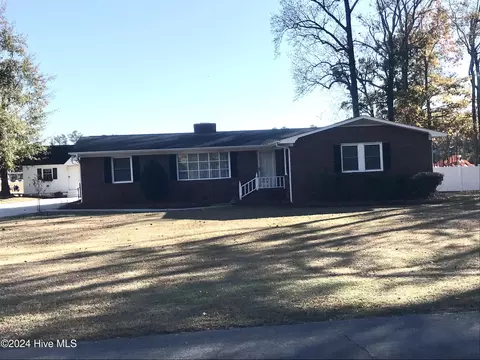 147 Washington Cir, Wallace, NC 28466