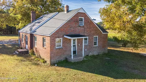 149 Nc 111, Chinquapin, NC 28521