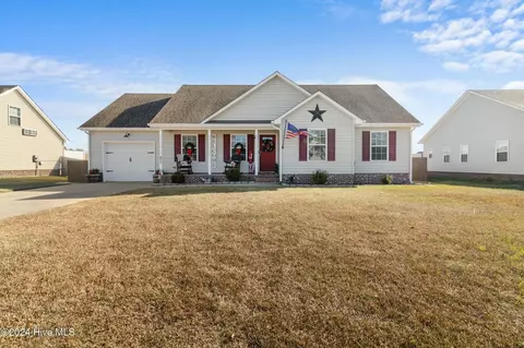 812 Compass Dr, Elizabeth City, NC 27909