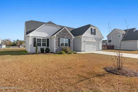 208 Purple Martin Dr, Hubert, NC 28539