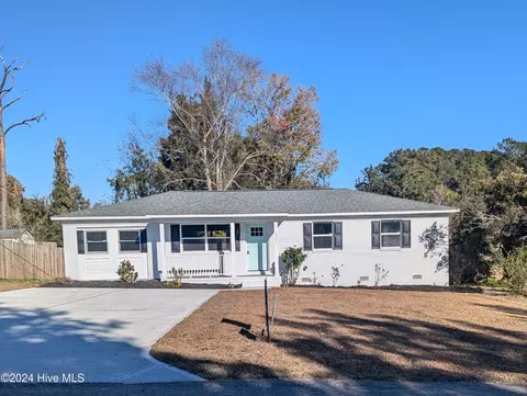 5009 Ilex Dr, Wilmington, NC 28412