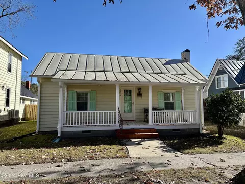 109 S Oakum St, Edenton, NC 27932