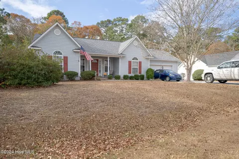 311 Clamdigger Ct, Swansboro, NC 28584