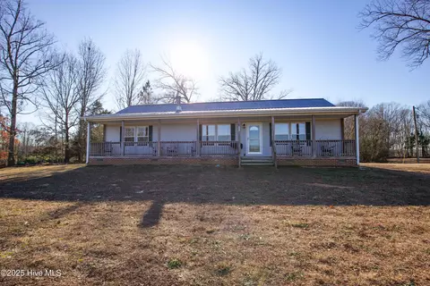 377 Putnam Church Rd, Carthage, NC 28327