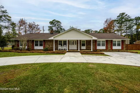 5101 Pinetree Ln, Trent Woods, NC 28562