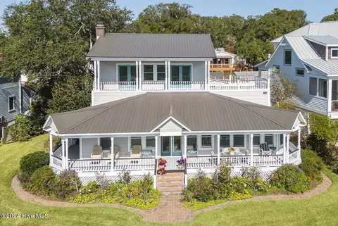 516 W Brunswick St, Southport, NC 28461