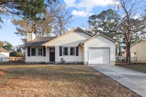 221 Spring Dr, Jacksonville, NC 28540
