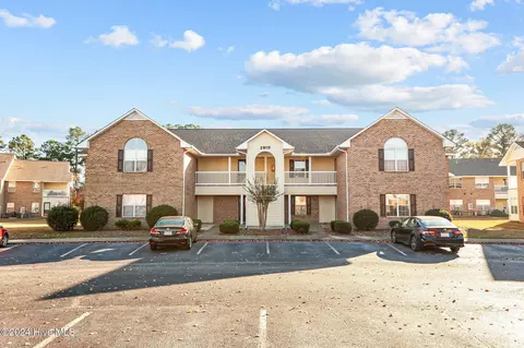 2910 Mulberry Ln #E, Greenville, NC 27858