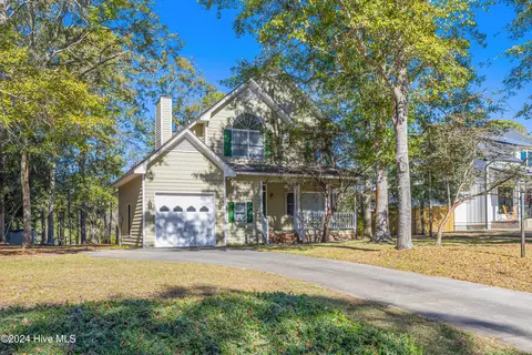 2000 Bonner Bussells Dr SE, Southport, NC 28461