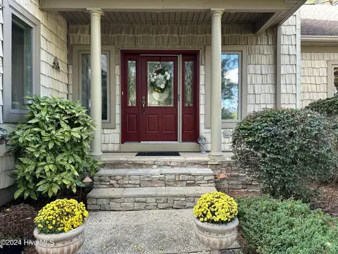 135 Lake Shore Dr, Pinehurst, NC 28374