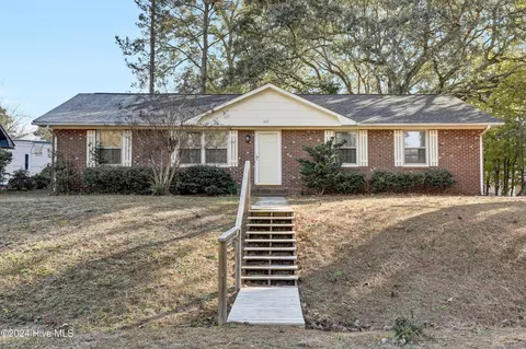102 Little Creek Rd, Castle Hayne, NC 28429