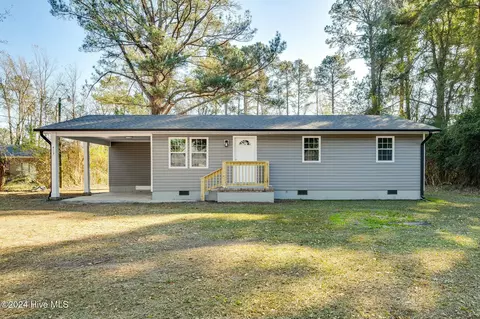 413 Log Cabin Rd, Teachey, NC 28464