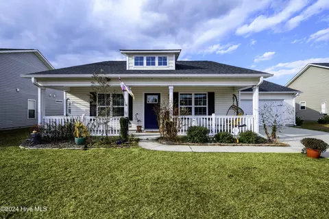 212 Craftsman Dr, New Bern, NC 28562