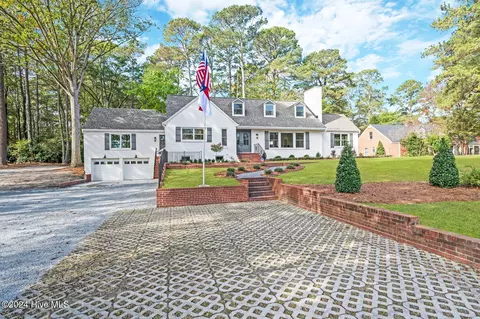 2706 Evans St, Greenville, NC 27834