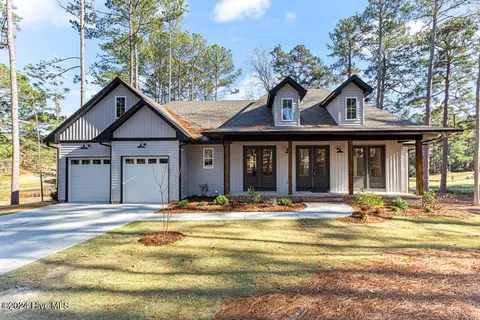 3 Magnolia Cir, Foxfire Village, NC 27281