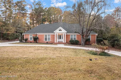 1211 Greenway Dr, Jacksonville, NC 28546