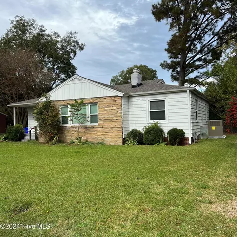 2803 Jefferson Dr, Greenville, NC 27858