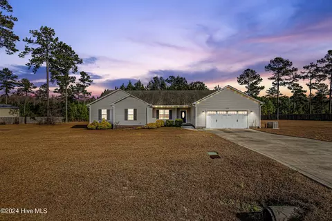 110 Ridgepath Ln, Hubert, NC 28539