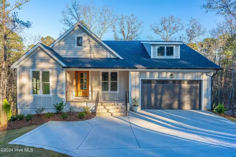 2700 Longleaf Dr SW, Pinehurst, NC 28374