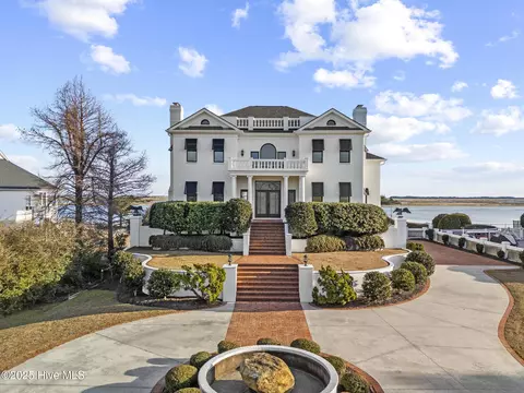 112 John L Hurst Dr, Swansboro, NC 28584