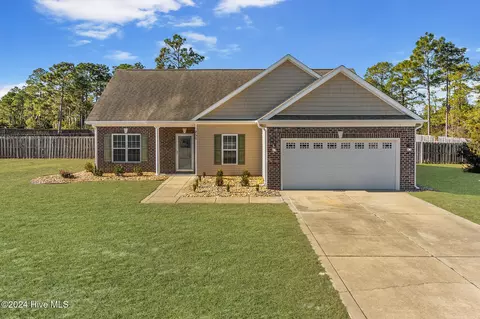 251 Inverness Dr, Hubert, NC 28539