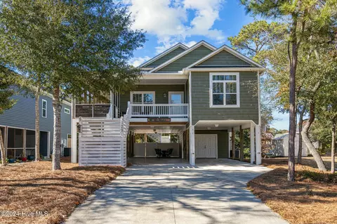 123 NE 2nd St, Oak Island, NC 28465