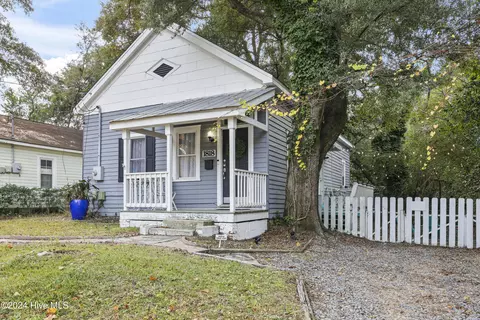 1818 Waddell St, Wilmington, NC 28401