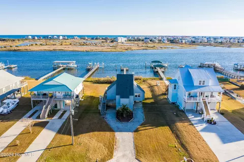 337 Waterway Dr, Sneads Ferry, NC 28460