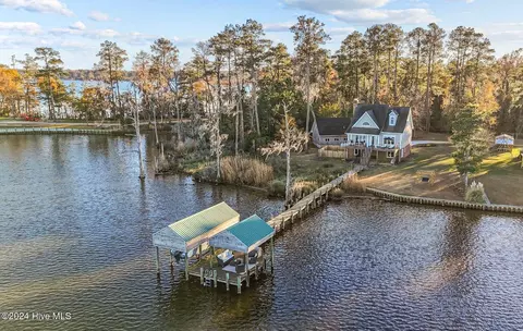 131 Dickinson Rd, Chocowinity, NC 27817