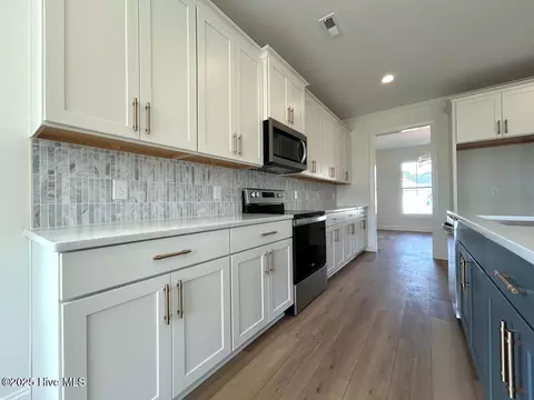 Kitchen - 836 Cooke Dr, Hubert, NC 28539 photo 6 of 8
