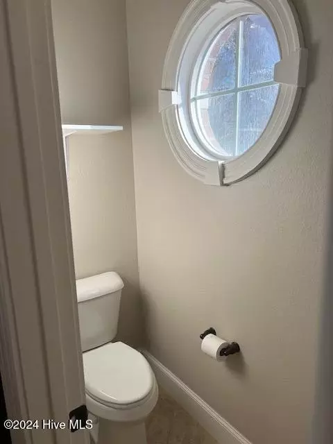 Bath - 130 Hannah Dr, Chocowinity, NC 27817 photo 3 of 7
