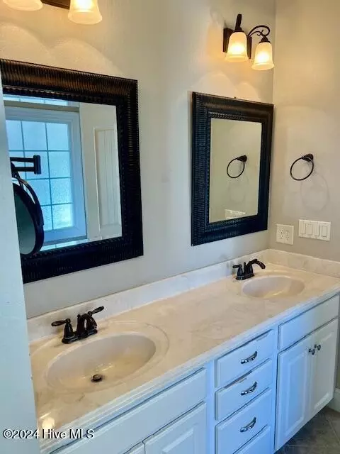 Bath - 130 Hannah Dr, Chocowinity, NC 27817 photo 4 of 7