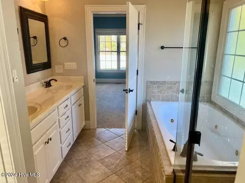 Bath - 130 Hannah Dr, Chocowinity, NC 27817 photo 2 of 7