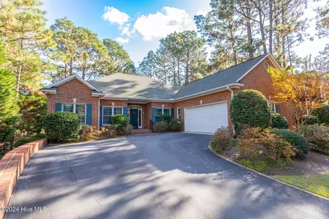 34 Talamore Dr, Southern Pines, NC 28387