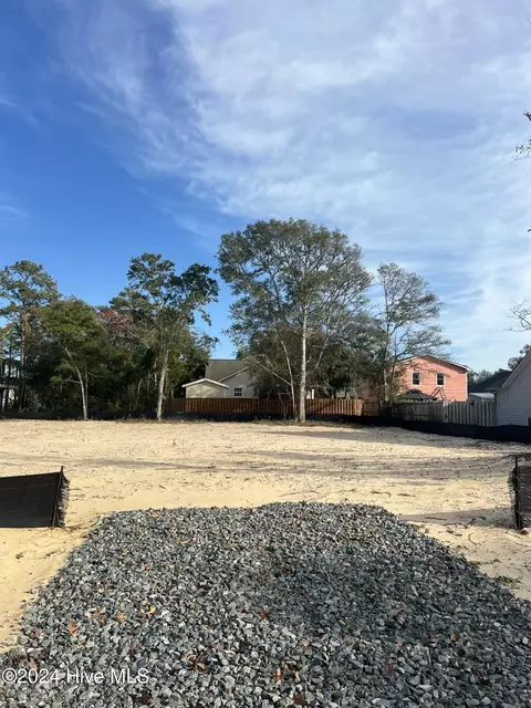 112 NW 12th St, Oak Island, NC 28465