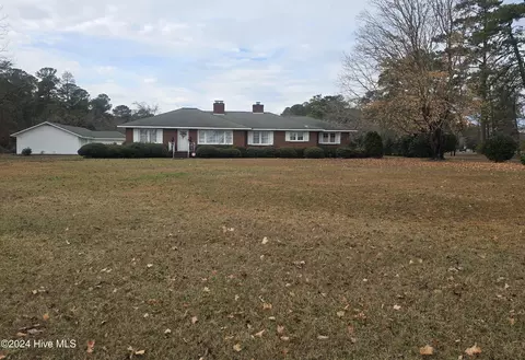 1003 S Main St, Bladenboro, NC 28320