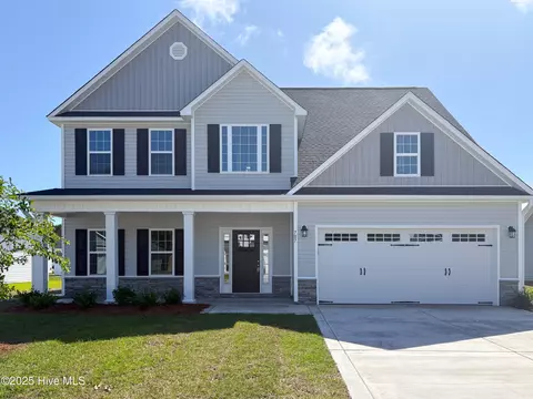 707 Ellabond St, Sneads Ferry, NC 28460